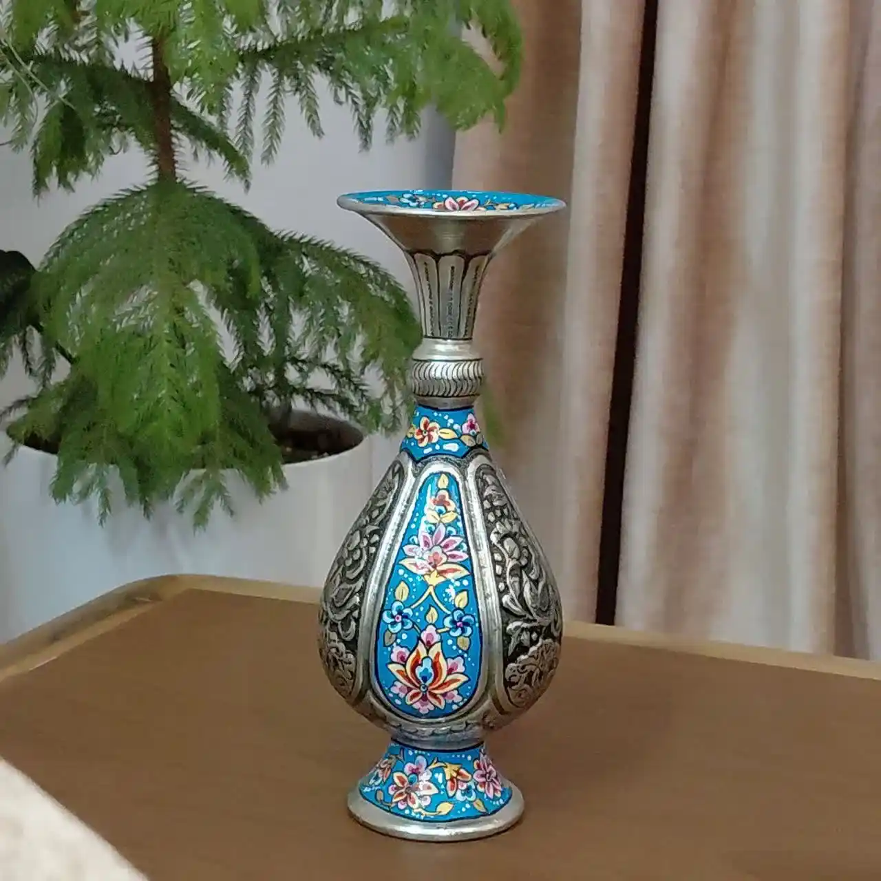 گلدان قلم پرداز.